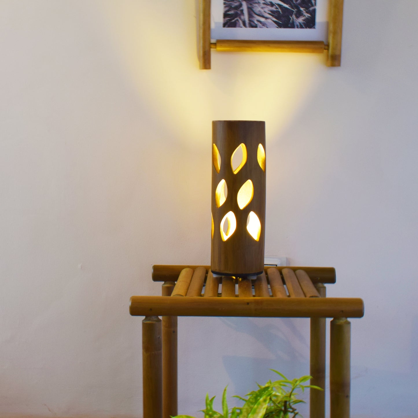 Leaf pattern bamboo lamp