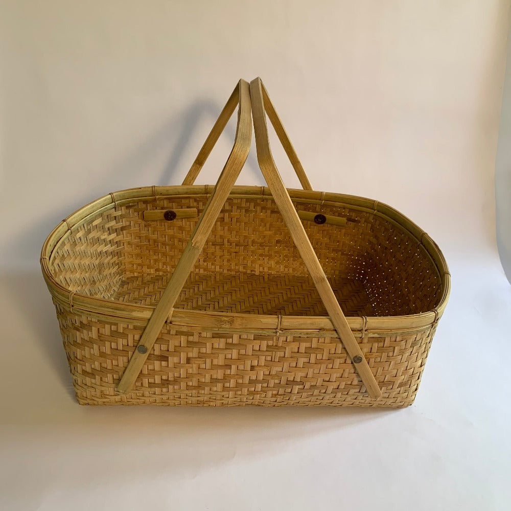 Picnic basket with 2 handle